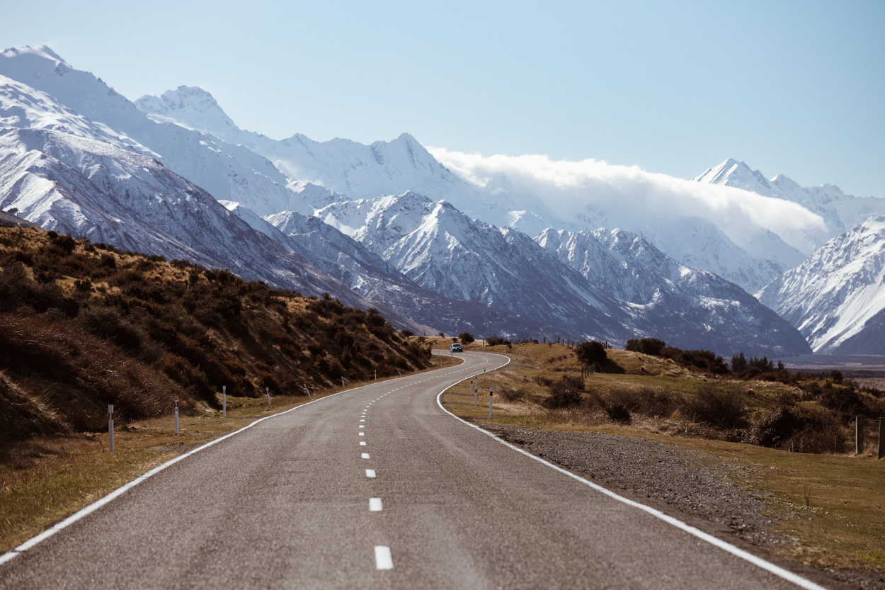 The road to Mount Cook Village